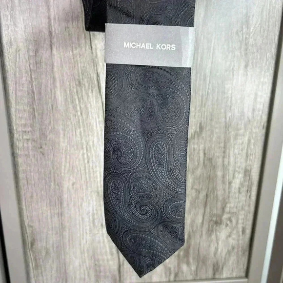 Michael Kors Neck Tie Paisley Embossed 76 x 3 NEW - Picture 1 of 7